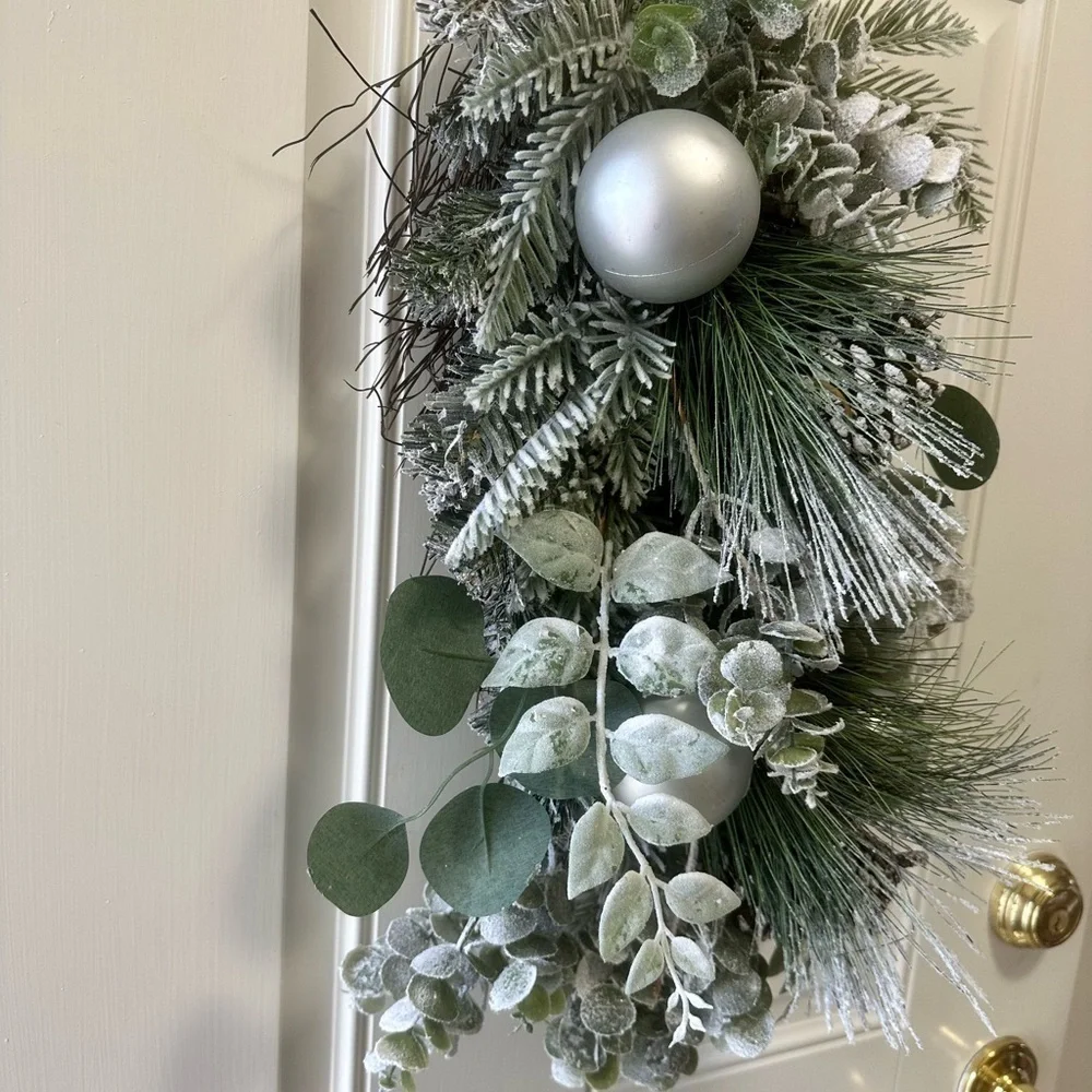 Christmas Tear Drop Wreath NEW